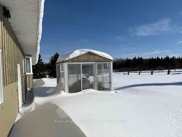 Farmhouse and 31.1 Acres near Huntsville