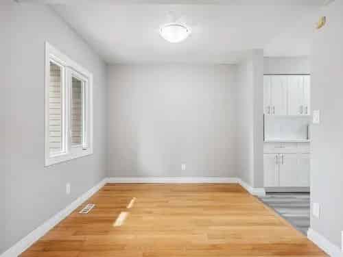 Stunning 4-Bedroom Half Duplex in Woodlake, Edmonton