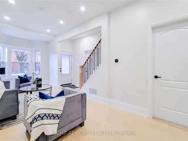 House For Sale in Hamilton, Ontario