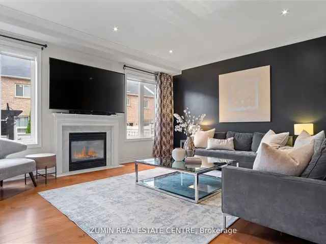 House For Sale in Oakville, Ontario