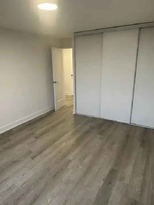 Spacious 1 Bedroom Units Near UTSC Centennial College