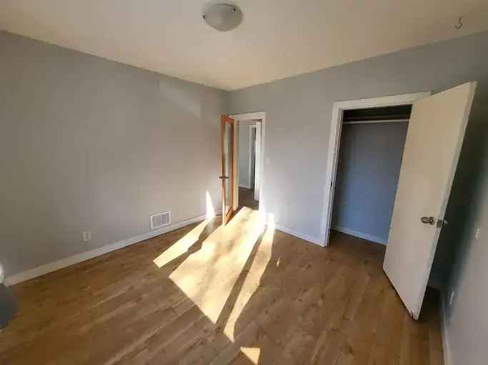 Rent Spacious Unit in Ritchie Community Edmonton Near University