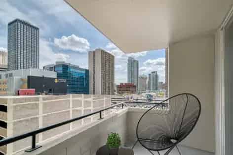 1 Room Studio 55m² Calgary Downtown Pet-Friendly Apartment