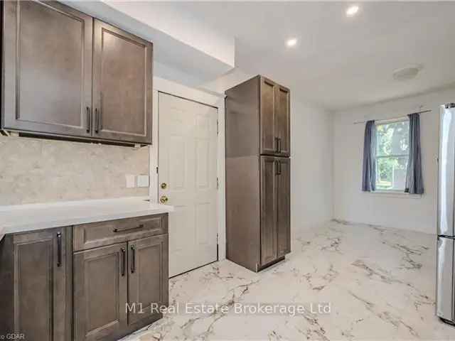 Convenient & Comfortable Home Near University of Guelph