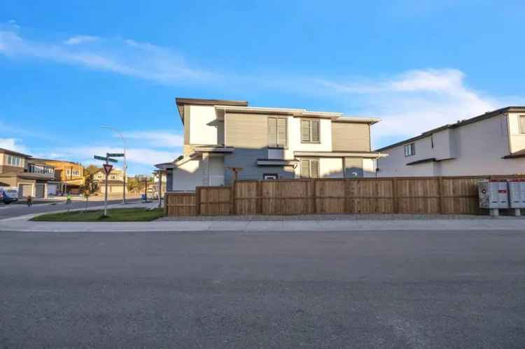 House For Sale in Calgary, Alberta