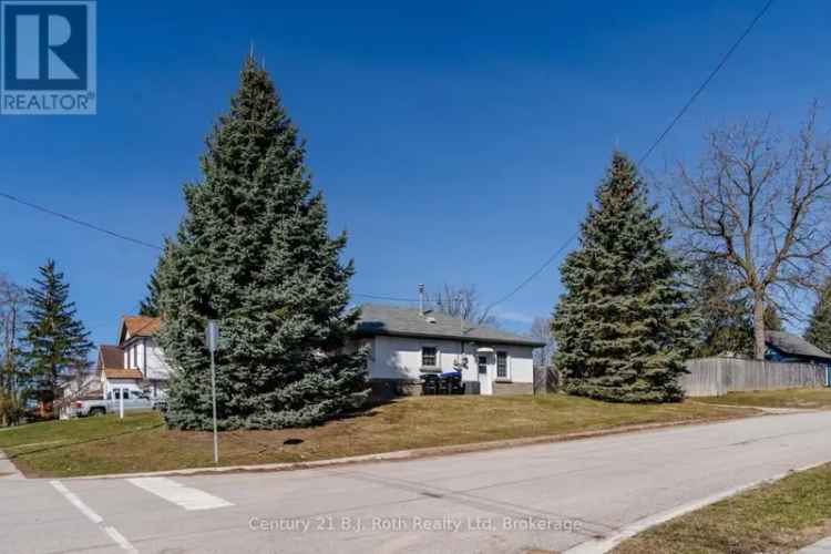 Charming 2-Bedroom Home with Fenced Backyard and Deck