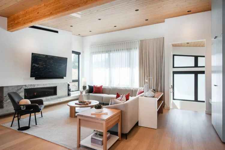 Lynn Valley House for Sale 6 Beds 5 Baths 4569 sqft
