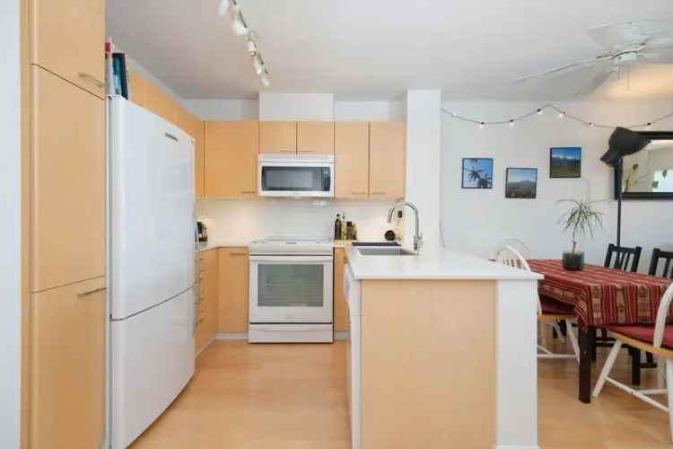 Kitsilano Condo for Sale: 1 Bed, Updated, Top Floor, Prime Location