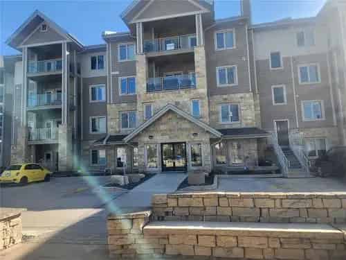Main Floor Condo in River Park South Winnipeg