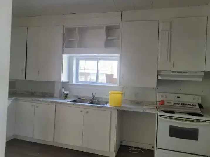 Rent 2 Bedroom Apartment in Northside with Amenities and Parks Nearby