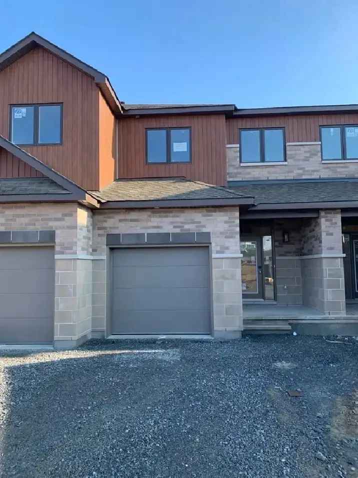 Brand new townhome for rent in Embrun