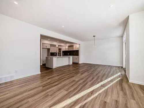3 Bed 2.5 Bath Home in Ambleside Edmonton