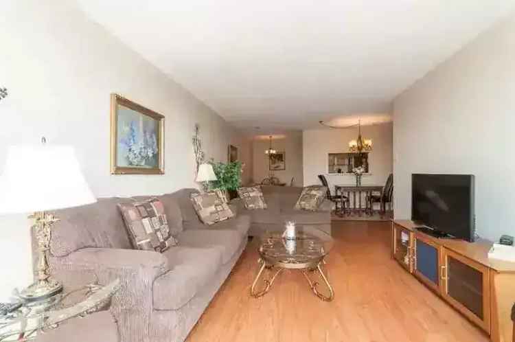 Buy condo in Barrie with social amenities and proximity to downtown