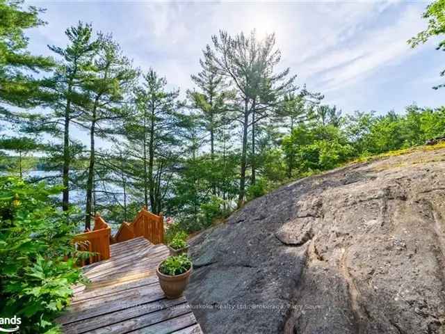 Beautiful 5-Bedroom Waterfront Home on Georgian Bay