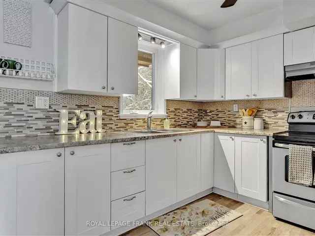 Bobcaygeon Bungalow: Updated Contemporary Home with Private Lot