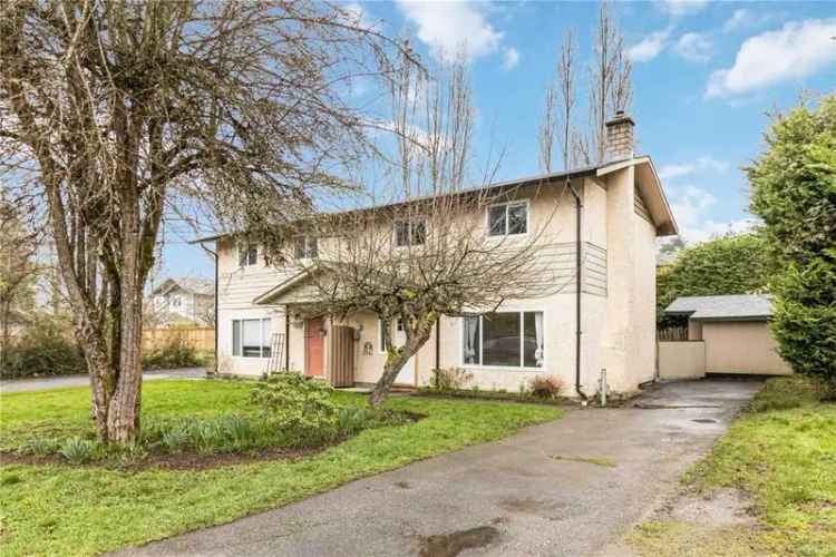 Buy half-duplex in Brentwood Bay with private backyard and no strata fees