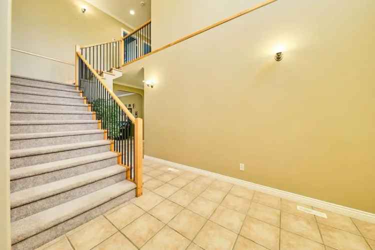 Duplex For Sale in Maple Ridge, British Columbia