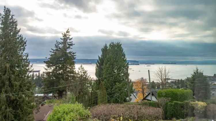 House For Sale in West Vancouver, British Columbia