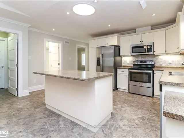 House For Sale in Wasaga Beach, Ontario