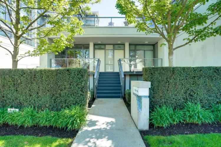 Kits360 Townhouse 1 Bed + Den 1.5 Baths Amenities Parking