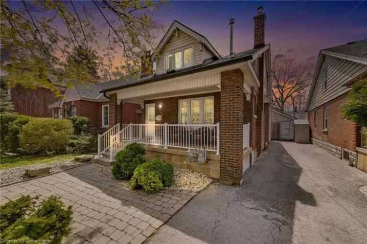 Charming Westdale Home 4+2 Beds 2 Kitchens Updated Detached Garage