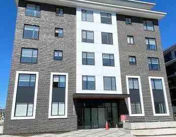 3 Bed 2 Bath Fleetwood Apartment - Parking & Storage