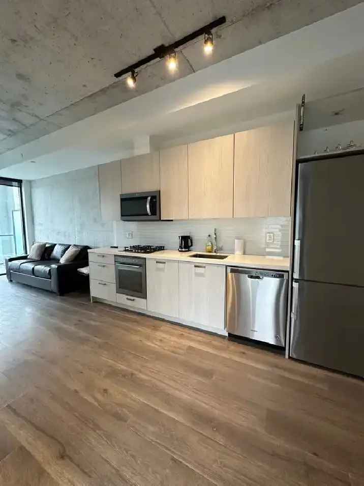 2 Bedroom Condo in downtown Toronto available right away