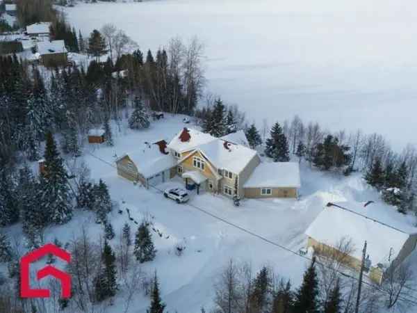 Breathtaking Waterfront Home with 4 Bedrooms and Luxurious Amenities