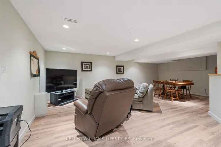 House For Sale in Columbia Street West, Waterloo, Ontario