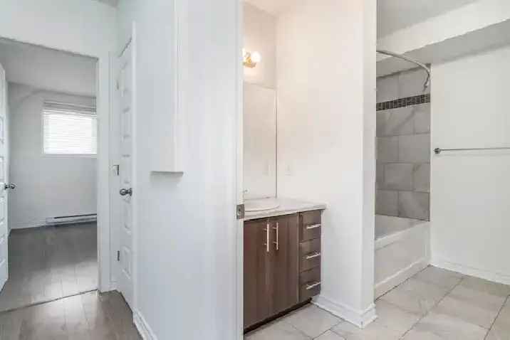 Modern 1-Bedroom Apartment Plateau Gatineau 840 sq ft