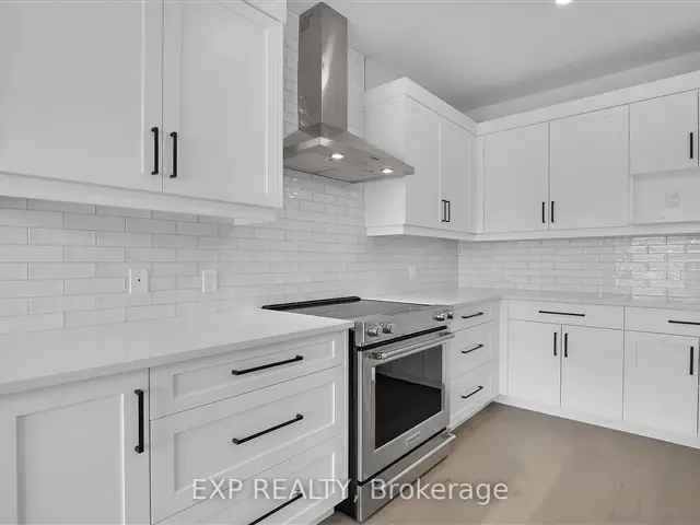 Luxury Condo 1605 Sq Ft 3 Beds Modern Kitchen Deck Immediate Possession