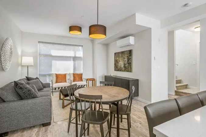 Apartment For Rent in Surrey, British Columbia