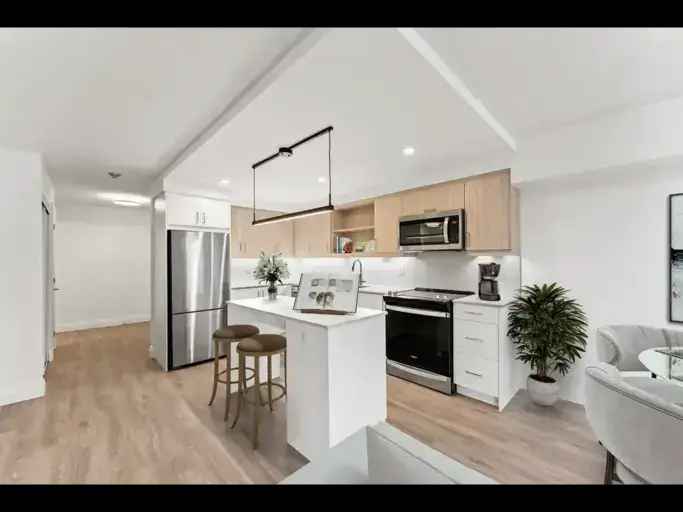 Modern Oakville Suites Near Parks Shopping Transit