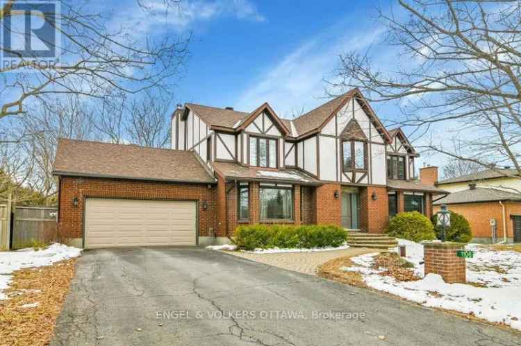 Manotick Family Home: 3400 Sq Ft, Heated Pool, Private Lot