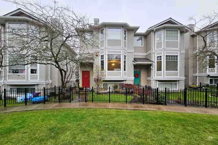 A $839,000.00 Townhouse with 3 bedrooms in West Newton, Surrey