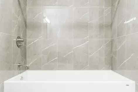 70m² 1-Bedroom Apartment in Montreal Old Port Griffintown