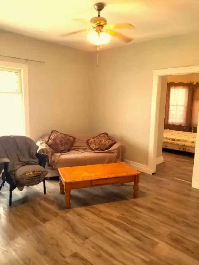 For Rent: 2-Bedroom SUITE, FURNISHED! (Downtown)