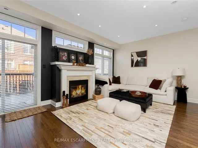 Luxurious Freehold Townhouse in Clarkson Village