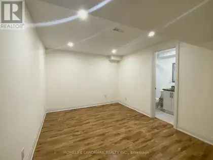 3 rooms apartment of 393 m² in Toronto