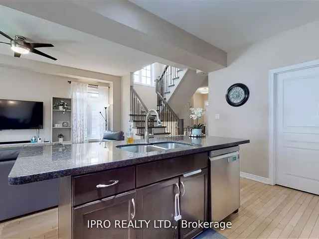 Townhouse For Sale in Hamilton, Ontario