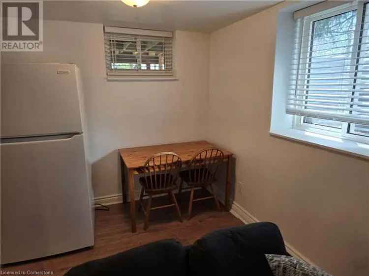 2-Bedroom Basement Apartment Hamilton Mountain New Appliances Parking