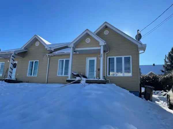 1500 sq ft Semi-Detached Bungalow 2010 Energy-Efficient Family Home