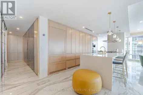 2 rooms apartment of 325 m² in Toronto