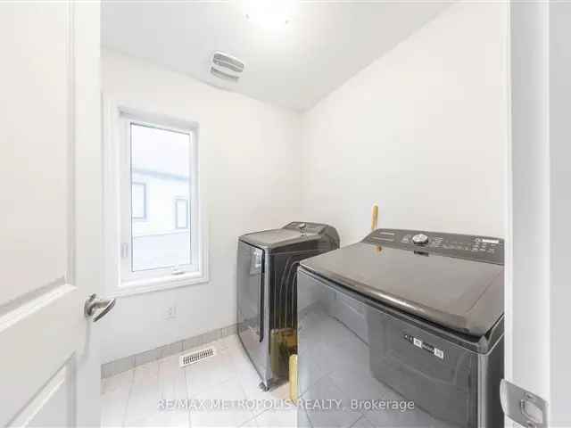 Townhouse For Sale in Oshawa, Ontario