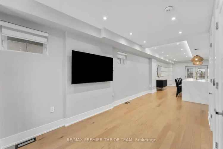 House For Sale in 26, Seventeenth Street, Toronto, Ontario