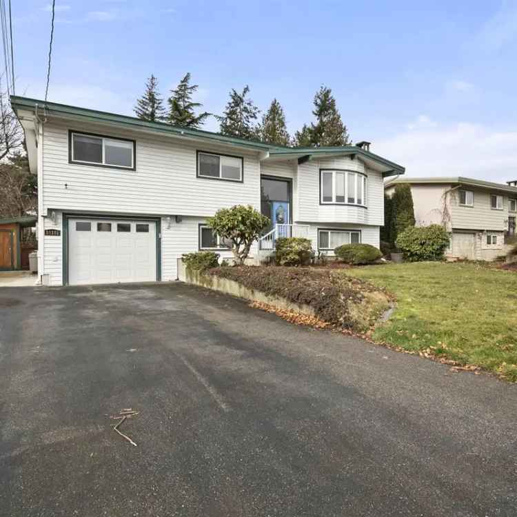 Spacious 3 Bedroom Fairfield Island Home with Workshop and Hot Tub