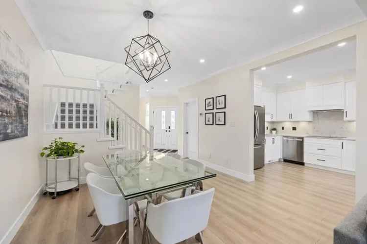 Luxury 3-Bed Townhouse in Stratford Green Completely Renovated