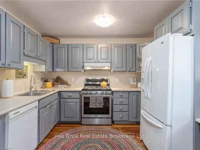 Fabulous Elora Retreat 3BR 3FP House Near Downtown