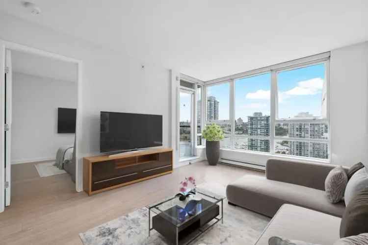 Yaletown Condo with Water Views and Amazing Amenities