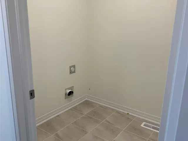 Townhouse For Rent in Welland, Ontario